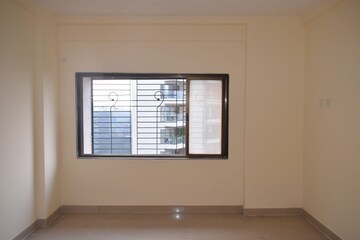 Room in 2 BHK Apartment at Lakeshore Heights, Powai – for Rent