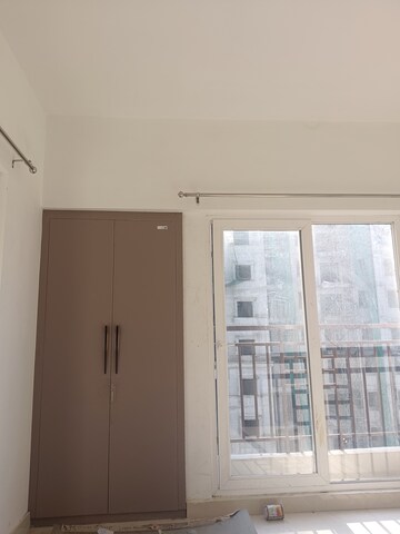 Room in 2 BHK Apartment at Ace Divino, Sector 1 Greater Noida – for Rent