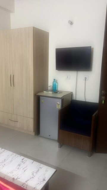 Room in 6+ BHK Independent House at Raheja Vedas, Sector 108 – for Rent