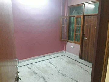 Room in 6+ BHK Independent House at Aliganj – for Sale
