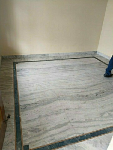 Room in 6+ BHK Independent House at Aliganj – for Sale