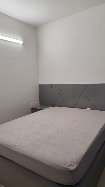 Room in 2 BHK Apartment at Prestige Finsbury Park Hyde, Bagaluru  – for Rent