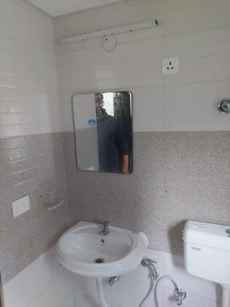 Bathroom, signature-orchard-avenue-2 2 Bedroom 656 Sq.Ft. Apartment In Sector 93 Gurgaon 8127254