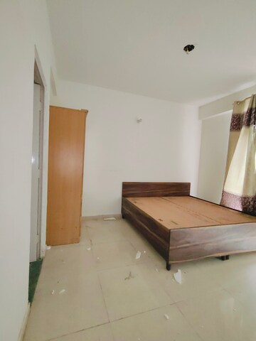Room in 2 BHK Apartment at Signature Solera Apartment, Sector 107 – for Rent