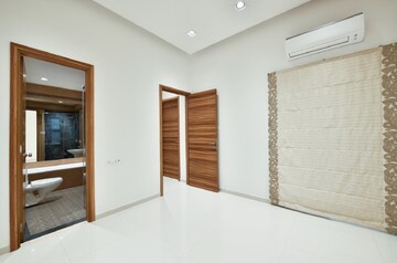 Room in 2 BHK Apartment at Metro Satyam Queens Necklace, Kharghar – for Sale