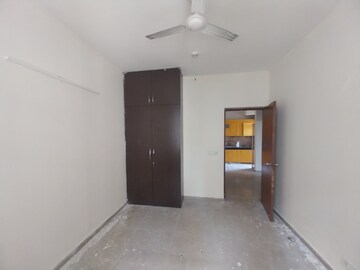 Room in 3 BHK Apartment at Mahagun Mywoods, Sector 16c Greater Noida – for Rent