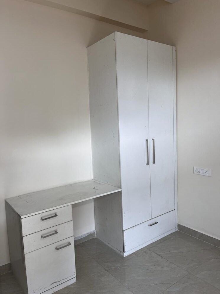 Room, ambala highway 3 Bedroom 122 Sq.Yd. Builder Floor In Ambala Highway Zirakpur 8127334