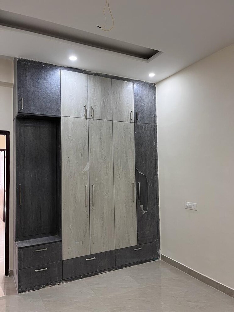 Room, ambala highway 3 Bedroom 122 Sq.Yd. Builder Floor In Ambala Highway Zirakpur 8127334