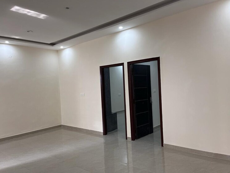 Room, ambala highway 3 Bedroom 122 Sq.Yd. Builder Floor In Ambala Highway Zirakpur 8127334