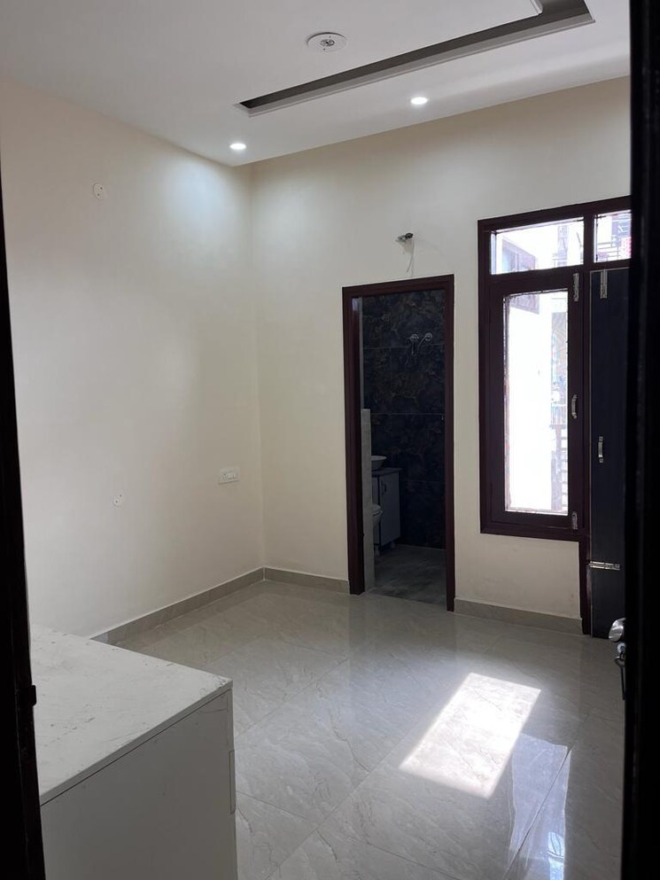 Room, ambala highway 3 Bedroom 122 Sq.Yd. Builder Floor In Ambala Highway Zirakpur 8127334