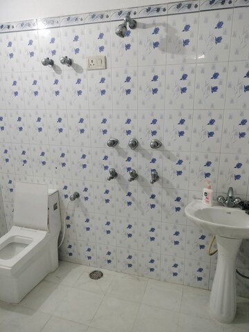 Bathroom in 1 BHK Builder Floor at Gomti Nagar – for Rent