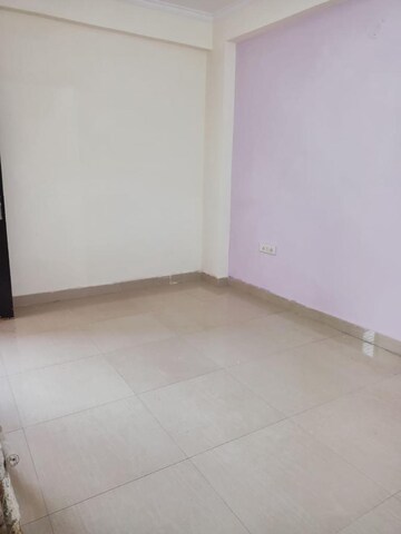 Room in 1 BHK Apartment at Sector 73 – for Rent