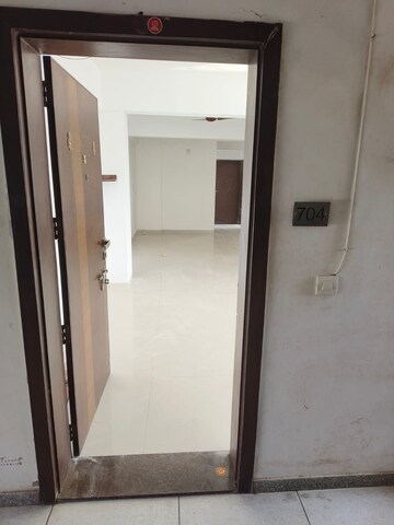 Room in 3 BHK Apartment at Science City – for Sale
