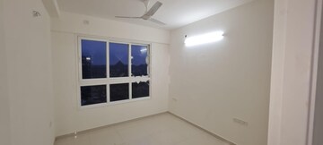 Room in 2 BHK Apartment at Godrej Aqua, International Airport Road – for Rent