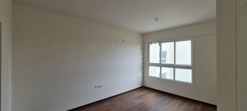 Room in 2 BHK Apartment at Godrej Aqua, International Airport Road – for Rent