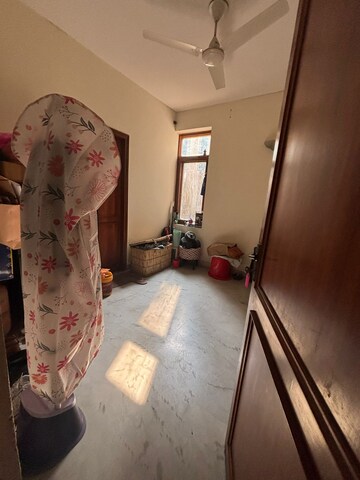 Bathroom in 3.5 BHK Apartment at Ardee City The Residency, Sector 52 – for Rent
