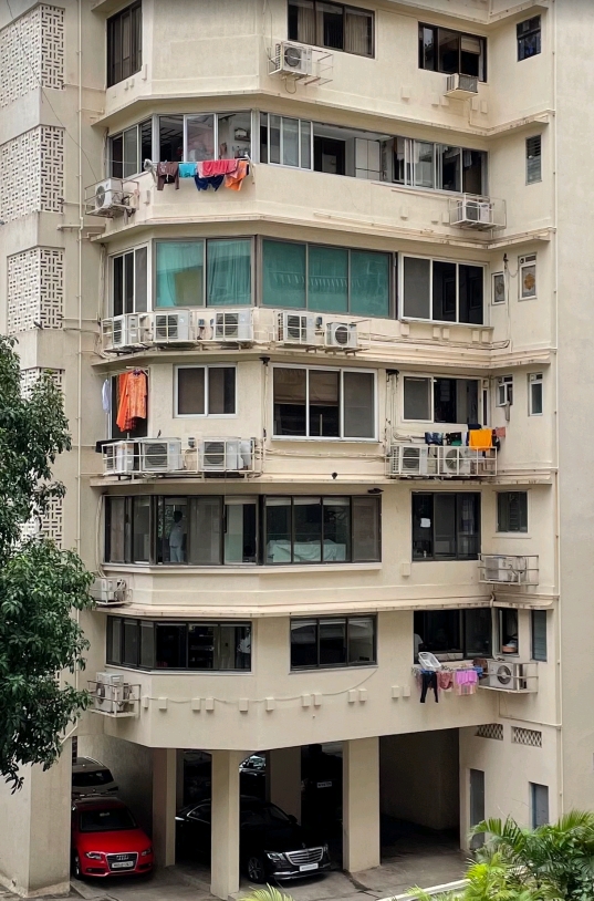 5 BHK + Servant Room Apartment For Sale in Rizvi Park Altamount Road