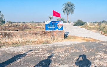 Plot For Sale in Sultanpur Road