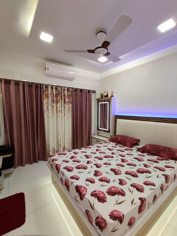 Bedroom in 2 BHK Apartment at Lodha Amara Wing 40 And 41, Sandoz Baug – for Rent