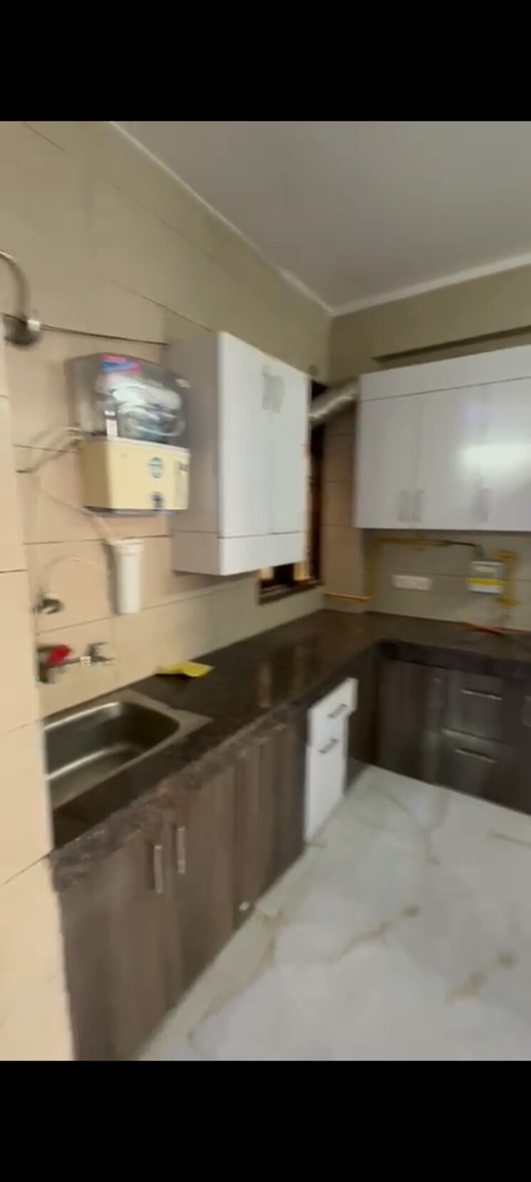 Kitchen, mahavir enclave 1 3 Bedroom 900 Sq.Ft. Builder Floor In Mahavir Enclave 1 Delhi 8127516