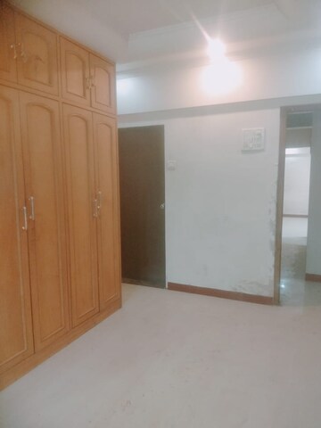 Room in 2 BHK Apartment at Sarovar CHS Borivalli, Borivali West – for Rent