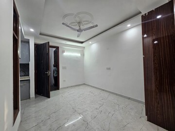 Room in 3 BHK Builder Floor at Saket – for Rent