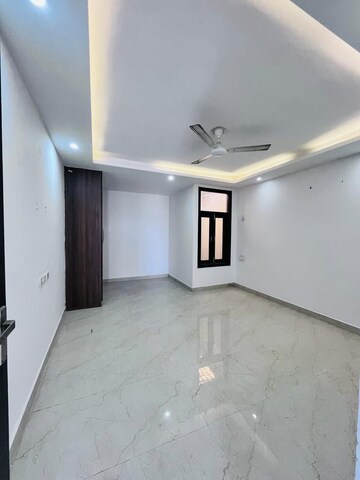 Room in 1 BHK Builder Floor at Saket – for Rent