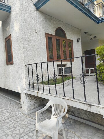 Balcony in 6 BHK Independent House at RWA Apartments Sector 39, Sector 39 – for Sale