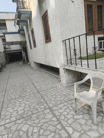 Balcony in 6 BHK Independent House at RWA Apartments Sector 39, Sector 39 – for Sale