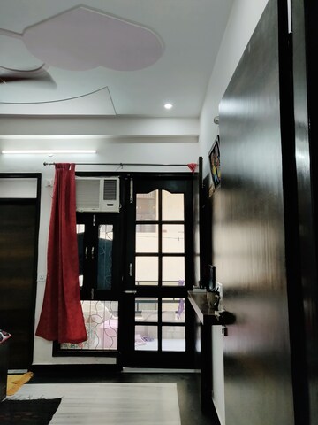 Building Lobby in 3 BHK Builder Floor at Sector 52 – for Rent
