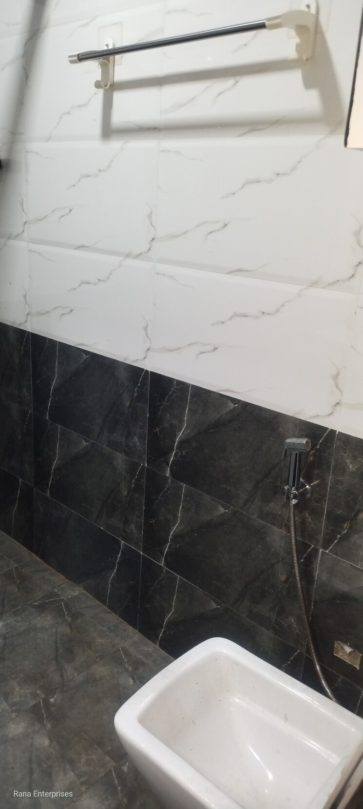 Bathroom, palam-vihar-residents-association 2.5 Bedroom 270 Sq.Yd. Builder Floor In Palam Vihar Gurgaon 8127844