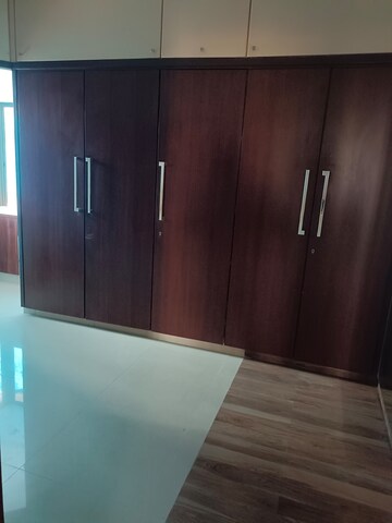 Furnished Amenities in 4 BHK Apartment at Mahim West – for Rent