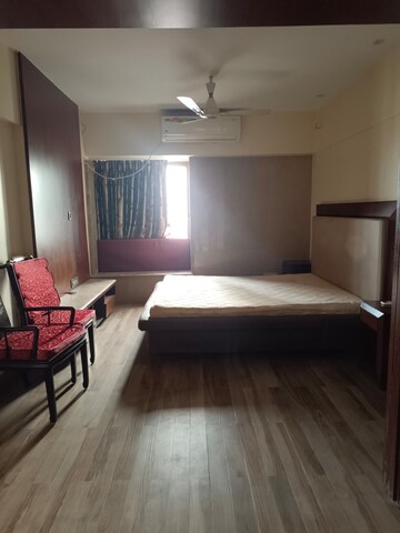 Bedroom in 4 BHK Apartment at Mahim West – for Rent