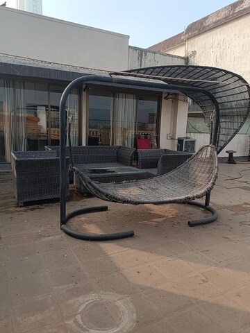 Parking in 4 BHK Apartment at Mahim West – for Rent