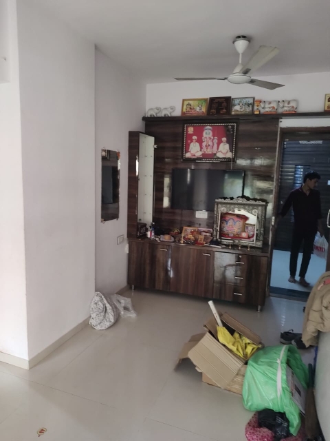 3 BHK + Pooja Room Apartment For Sale in Neighbourhood Kandivali W