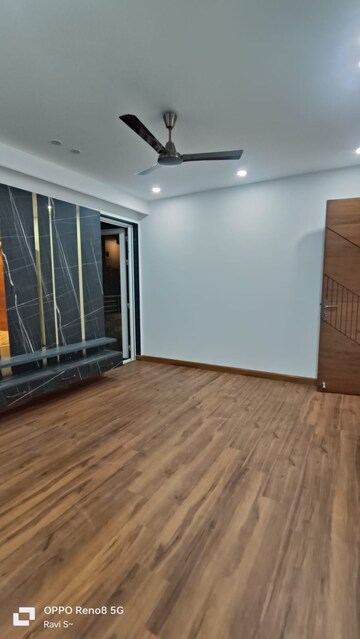 Room in 4 BHK Builder Floor at Palam Vihar Residents Association, Palam Vihar – for Rent