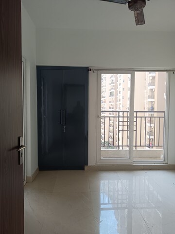 Room in 2 BHK Apartment at Ace Divino, Sector 1 Greater Noida – for Rent