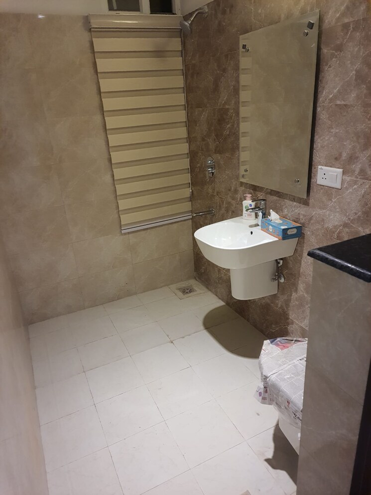 Bathroom, mahindra-luminare 3.5 Bedroom 3000 Sq.Ft. Apartment In Sector 59 Gurgaon 8128064