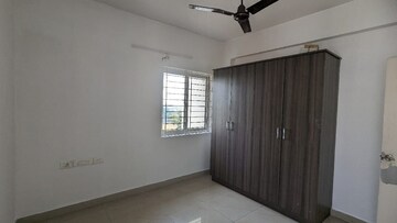 Room in 3 BHK Apartment at Viman Nagar – for Rent