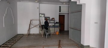 Living Room in 4 BHK Apartment at Mahaveer Nagar – for Rent