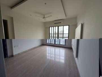 Room in 3 BHK Apartment at Bandra West – for Rent