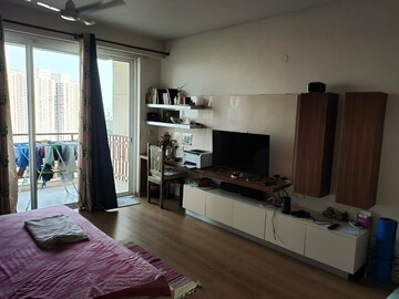 Bedroom in 4 BHK Apartment at DLF The Summit, Dlf Phase V – for Rent
