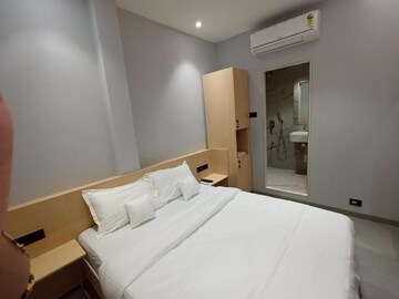 Bedroom in 2 BHK Apartment at DLH Orchid, Andheri West – for Rent