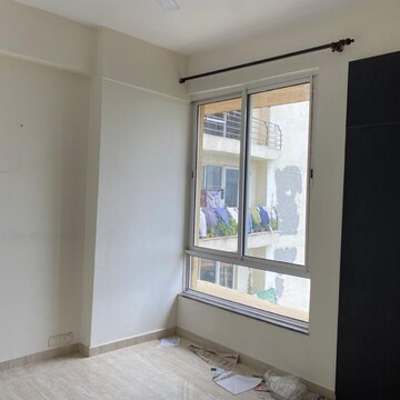 Room in 3 BHK Apartment at Unitech Escape, Sector 50 – for Rent