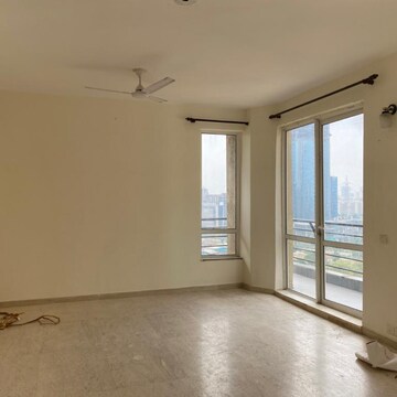 Room in 3 BHK Apartment at Unitech Escape, Sector 50 – for Rent