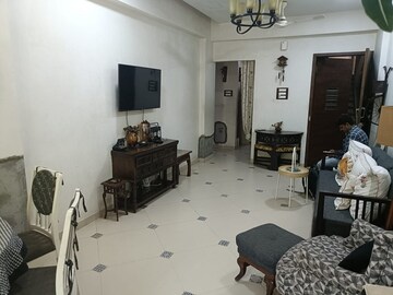 Team Area in 2 BHK Apartment at Bandra West – for Rent