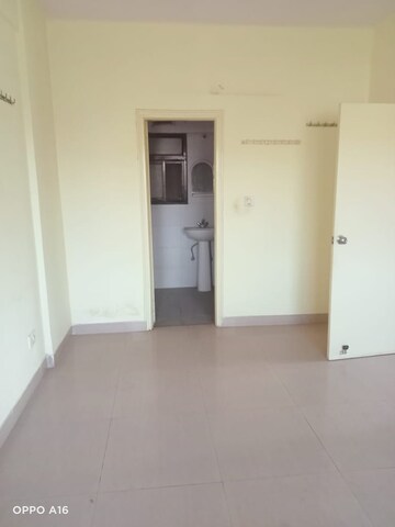 Room in 3 BHK Apartment at Morabadi – for Rent