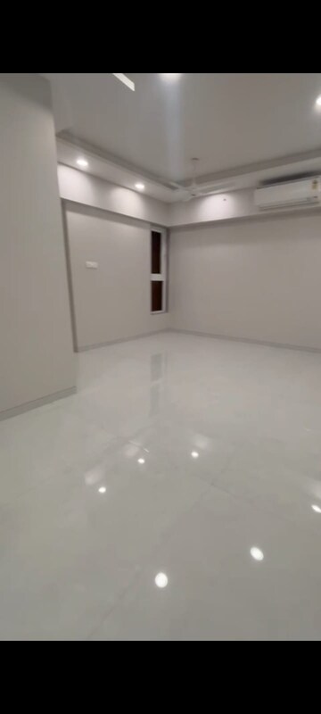 Room in 3 BHK Apartment at Shubham CHS Ghatkopar, Ghatkopar East – for Rent