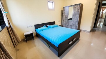 Bedroom in 3 BHK Apartment at Bandra West – for Rent