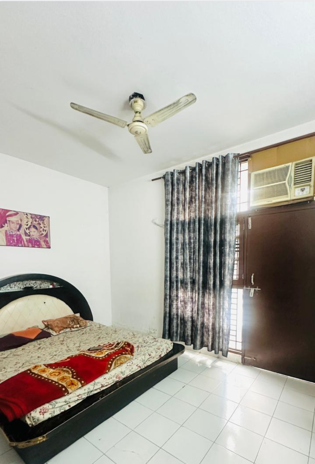 3 BHK Builder Floor For Sale in Hong Kong Bazaar